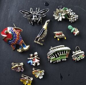 Colorful Vintage Enamel Brooch Set